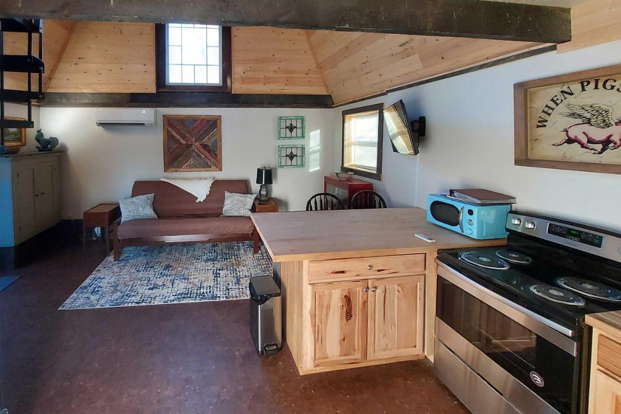 Rustic Hendersonville Farm Studio With Private Deck Экстерьер фото
