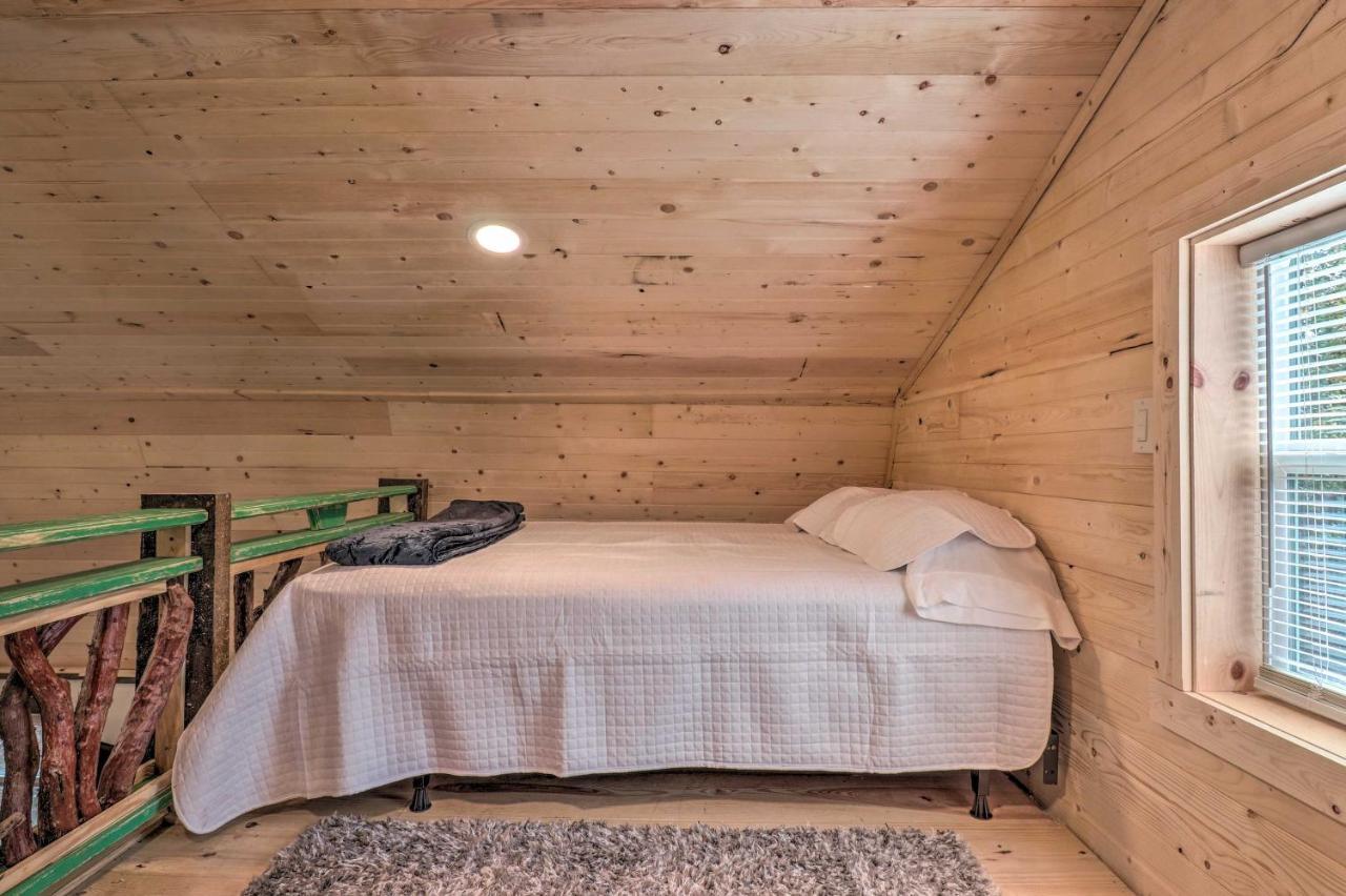 Rustic Hendersonville Farm Studio With Private Deck Экстерьер фото