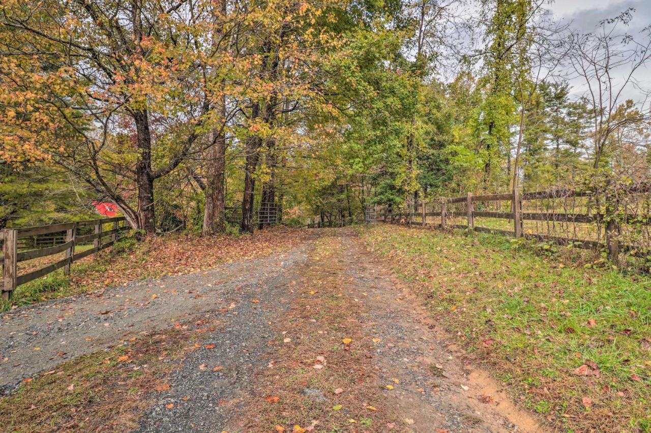 Rustic Hendersonville Farm Studio With Private Deck Экстерьер фото