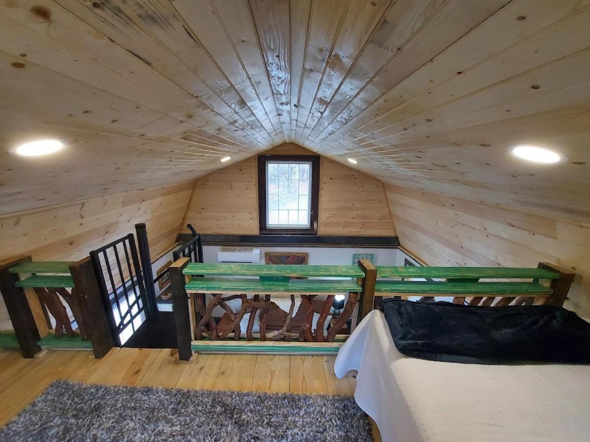 Rustic Hendersonville Farm Studio With Private Deck Экстерьер фото